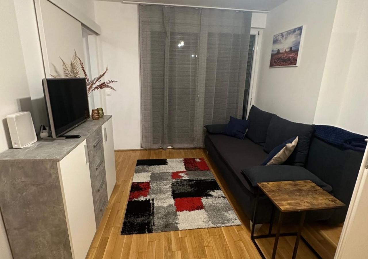 Cozy Two-Room Apartment Near Vic Viyana Dış mekan fotoğraf